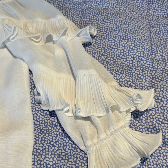 Chic Off-Shoulder Cream Blouse - Picture 2 of 4